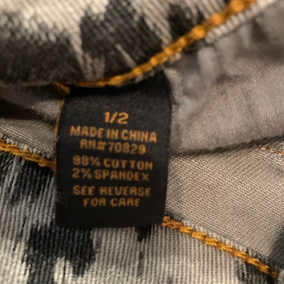 Rue 21 size 1/2 gray and cheetah print jean mini skirt - Picture 3 of 6